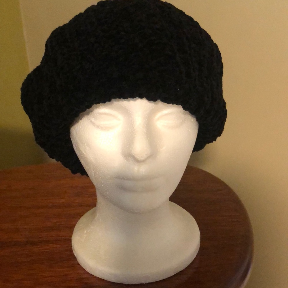 Women’s black knit cap